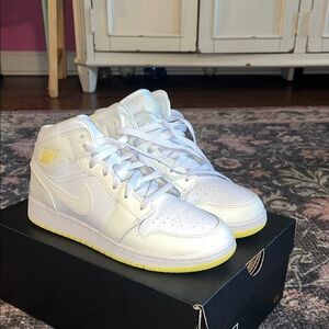 Air Jordan 1 Mid laser orange and white Kids Sneakers in (White and Yellow) 6.5Y